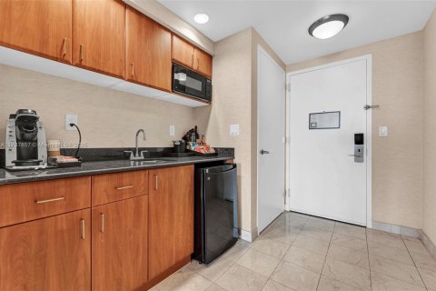 Condominio en venta en Sunny Isles Beach, Florida, 61.69 m2 № 1726259 - foto 8