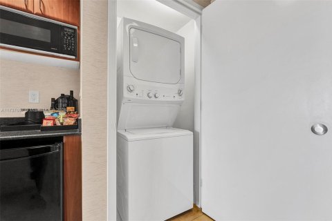 Condominio en venta en Sunny Isles Beach, Florida, 61.69 m2 № 1726259 - foto 29