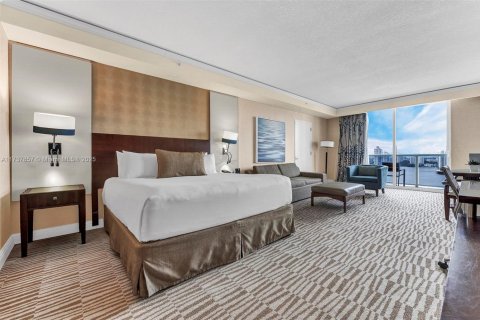 Condominio en venta en Sunny Isles Beach, Florida, 61.69 m2 № 1726259 - foto 13