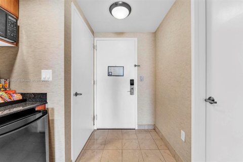 Condominio en venta en Sunny Isles Beach, Florida, 61.69 m2 № 1726259 - foto 7