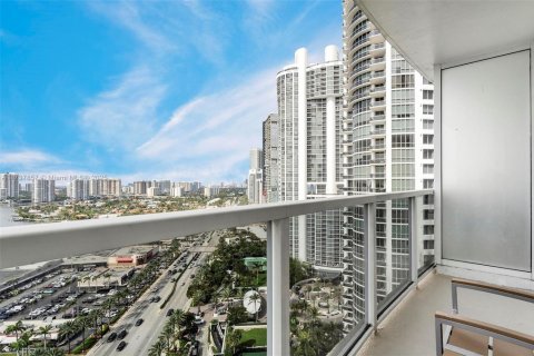 Condominio en venta en Sunny Isles Beach, Florida, 61.69 m2 № 1726259 - foto 6