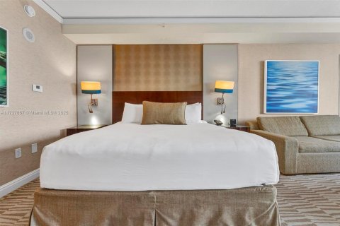 Condominio en venta en Sunny Isles Beach, Florida, 61.69 m2 № 1726259 - foto 16