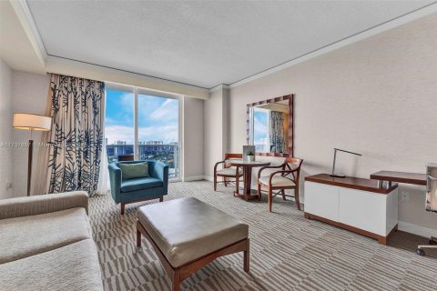 Condominio en venta en Sunny Isles Beach, Florida, 61.69 m2 № 1726259 - foto 23