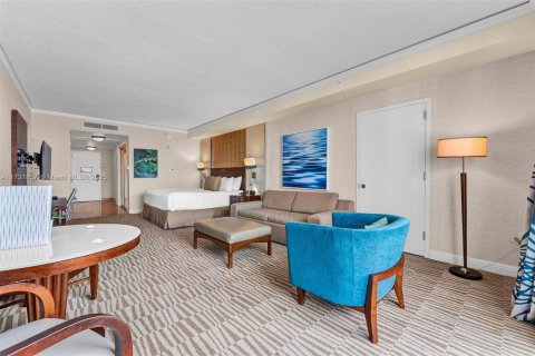 Condominio en venta en Sunny Isles Beach, Florida, 61.69 m2 № 1726259 - foto 25