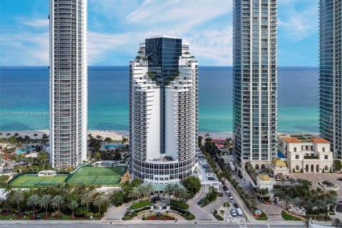 Condominio en venta en Sunny Isles Beach, Florida, 61.69 m2 № 1726259 - foto 1