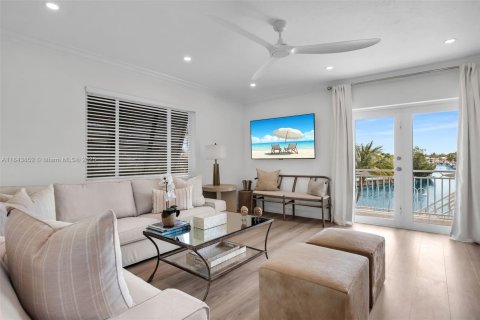 House in Tavernier, Florida 3 bedrooms, 124.86 sq.m. № 1844049 - photo 9