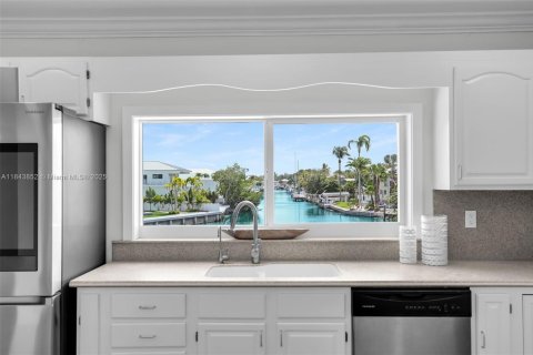 House in Tavernier, Florida 3 bedrooms, 124.86 sq.m. № 1844049 - photo 4