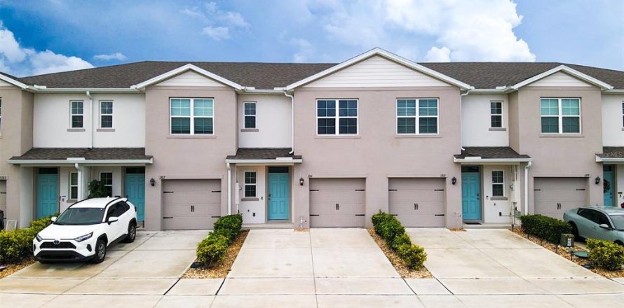 Townhouse in Davenport, Florida 3 bedrooms, 138.24 sq.m. № 2200747