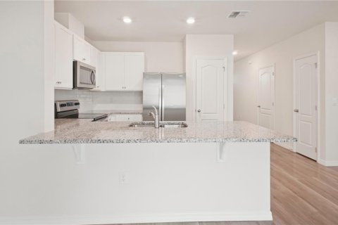 Townhouse in Davenport, Florida 3 bedrooms, 138.24 sq.m. № 2200747 - photo 9