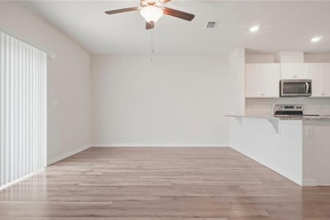 Townhouse in Davenport, Florida 3 bedrooms, 138.24 sq.m. № 2200747 - photo 12