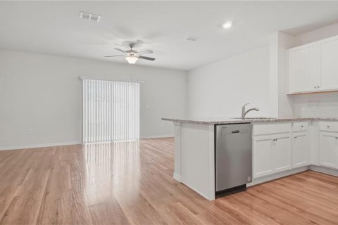 Townhouse in Davenport, Florida 3 bedrooms, 138.24 sq.m. № 2200747 - photo 11