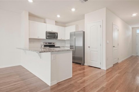 Townhouse in Davenport, Florida 3 bedrooms, 138.24 sq.m. № 2200747 - photo 7
