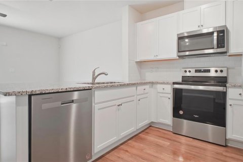 Townhouse in Davenport, Florida 3 bedrooms, 138.24 sq.m. № 2200747 - photo 8