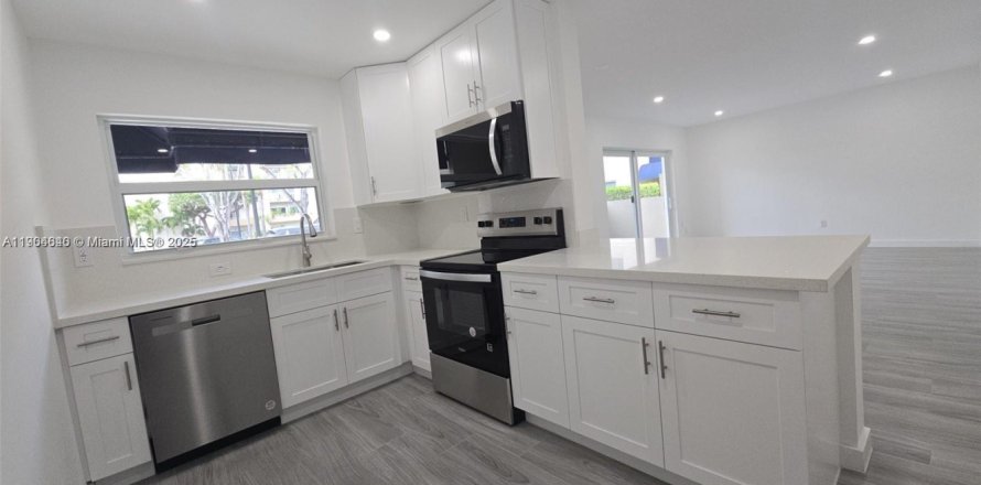 Condo in Miami, Florida, 1 bedroom  № 1955129