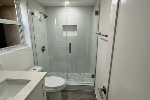 Condo in Miami, Florida, 1 bedroom  № 1955129 - photo 5