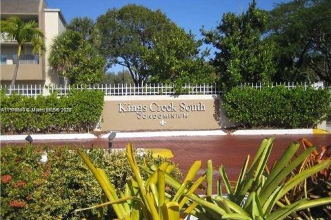 Condo in Miami, Florida, 1 bedroom  № 1955129 - photo 10