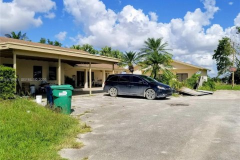 Casa en venta en Homestead, Florida, 8 dormitorios, 610.37 m2 № 2040288 - foto 4