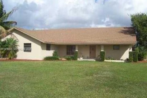 Villa ou maison à Homestead, Floride 8 chambres, 610.37 m2 № 2040288