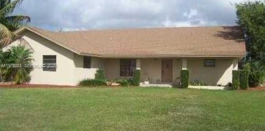 Casa en Homestead, Florida 8 dormitorios, 610.37 m2 № 2040288