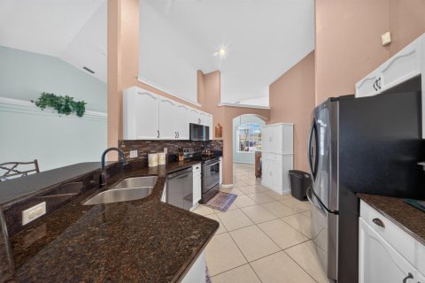 Villa ou maison à vendre à Port St. Lucie, Floride: 4 chambres, 177.81 m2 № 2365199 - photo 16