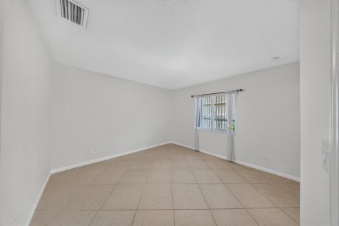 Villa ou maison à vendre à Port St. Lucie, Floride: 4 chambres, 177.81 m2 № 2365199 - photo 29