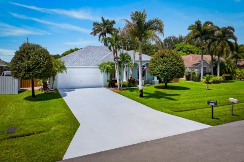 Villa ou maison à vendre à Port St. Lucie, Floride: 4 chambres, 177.81 m2 № 2365199 - photo 4