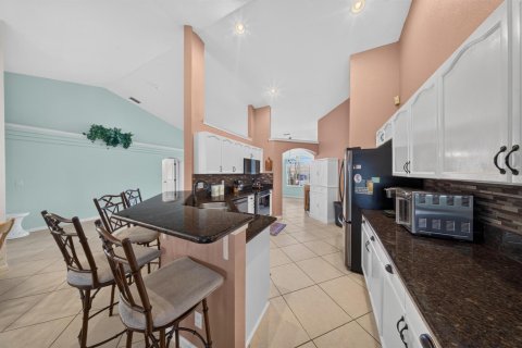 Villa ou maison à vendre à Port St. Lucie, Floride: 4 chambres, 177.81 m2 № 2365199 - photo 17