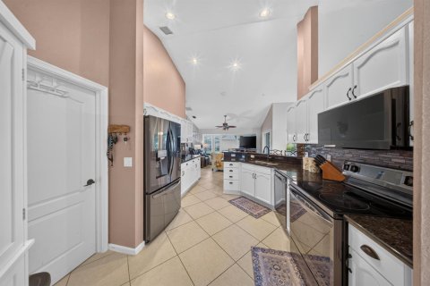 Villa ou maison à vendre à Port St. Lucie, Floride: 4 chambres, 177.81 m2 № 2365199 - photo 13