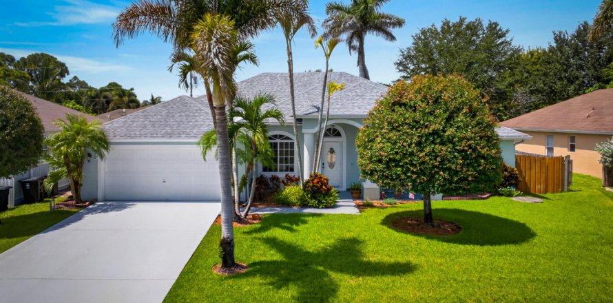 Villa ou maison à Port St. Lucie, Floride 4 chambres, 177.81 m2 № 2365199