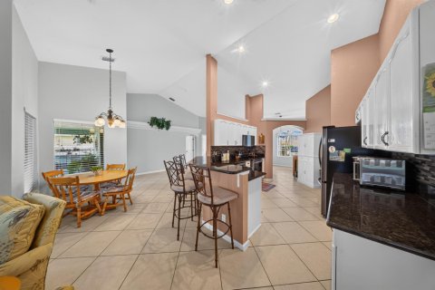 Villa ou maison à vendre à Port St. Lucie, Floride: 4 chambres, 177.81 m2 № 2365199 - photo 19