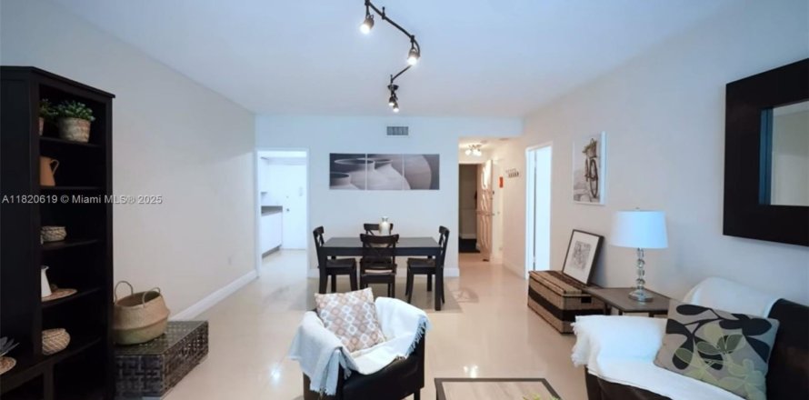 Condominio en Hollywood, Florida, 1 dormitorio № 1783612