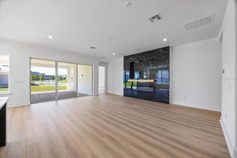 House in Winter Garden, Florida 5 bedrooms, 302.49 sq.m. № 1586518 - photo 13