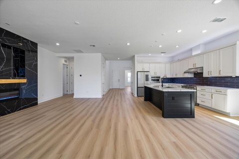 House in Winter Garden, Florida 5 bedrooms, 302.49 sq.m. № 1586518 - photo 17