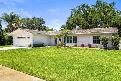 House in Dunedin, Florida 3 bedrooms, 193.42 sq.m. № 1690801 - photo 4