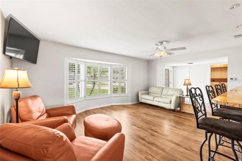House in Dunedin, Florida 3 bedrooms, 193.42 sq.m. № 1690801 - photo 7
