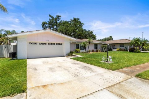 House in Dunedin, Florida 3 bedrooms, 193.42 sq.m. № 1690801 - photo 3