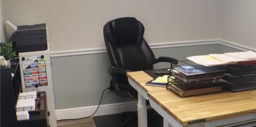 Bureau à Port St. Lucie, Floride № 1221177