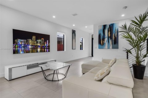 Adosado en alquiler en Miami, Florida, 3 dormitorios, 185.8 m2 № 1939064 - foto 10