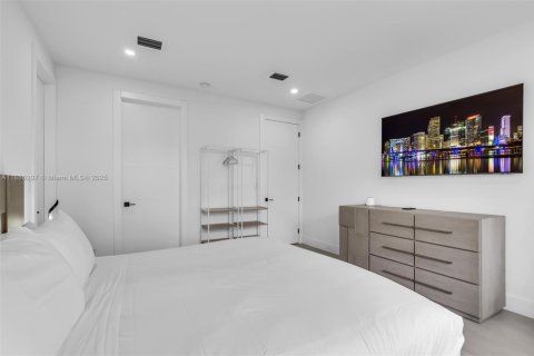 Adosado en alquiler en Miami, Florida, 3 dormitorios, 185.8 m2 № 1939064 - foto 25