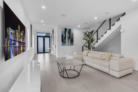 Adosado en alquiler en Miami, Florida, 3 dormitorios, 185.8 m2 № 1939064 - foto 9