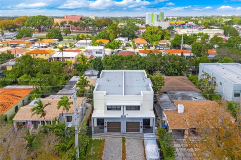 Adosado en alquiler en Miami, Florida, 3 dormitorios, 185.8 m2 № 1939064 - foto 23