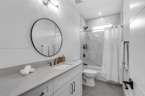 Adosado en alquiler en Miami, Florida, 3 dormitorios, 185.8 m2 № 1939064 - foto 15