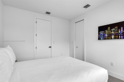 Adosado en alquiler en Miami, Florida, 3 dormitorios, 185.8 m2 № 1939064 - foto 26