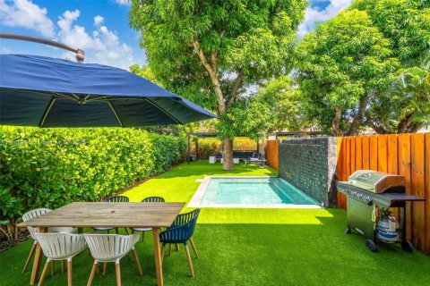 Adosado en alquiler en Miami, Florida, 3 dormitorios, 185.8 m2 № 1939064 - foto 3