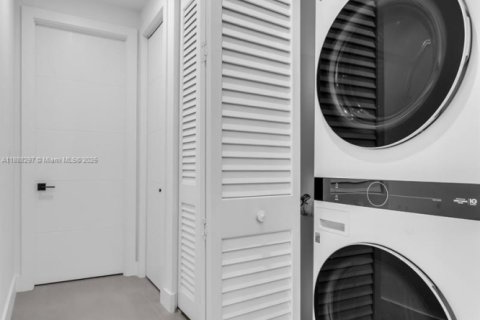 Adosado en alquiler en Miami, Florida, 3 dormitorios, 185.8 m2 № 1939064 - foto 21