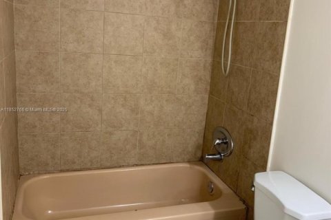 Condo in Miami, Florida, 1 bedroom № 1865785 - photo 6