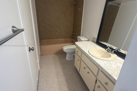 Condo in Miami, Florida, 1 bedroom № 1865785 - photo 7