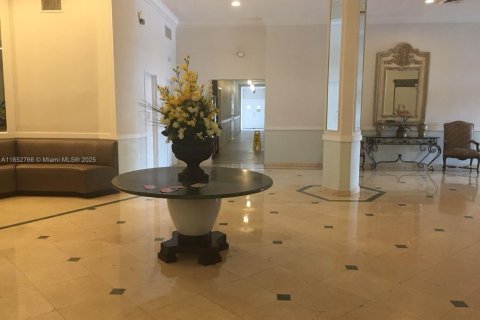 Condo in Miami, Florida, 1 bedroom № 1865785 - photo 8