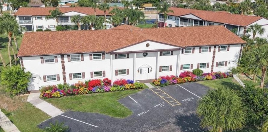 Condominio en North Fort Myers, Florida, 2 dormitorios № 2095568