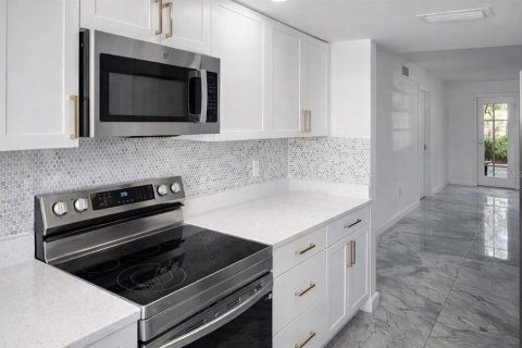 Condominio en venta en North Fort Myers, Florida, 2 dormitorios, 93.65 m2 № 2095568 - foto 3